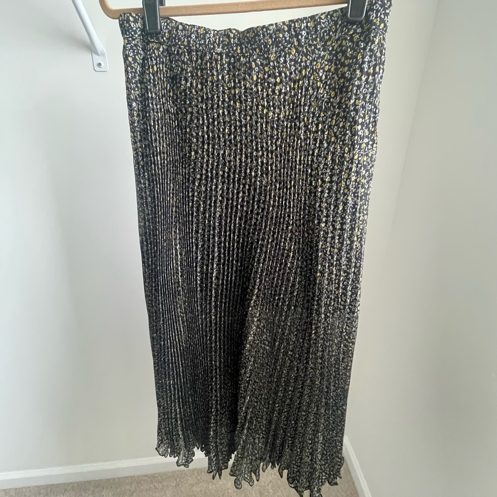 Abercrombie & Fitch floral pleated skirt